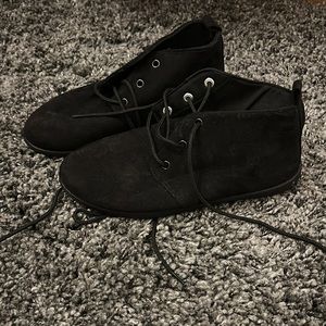 Women’s booties brand new black size 6